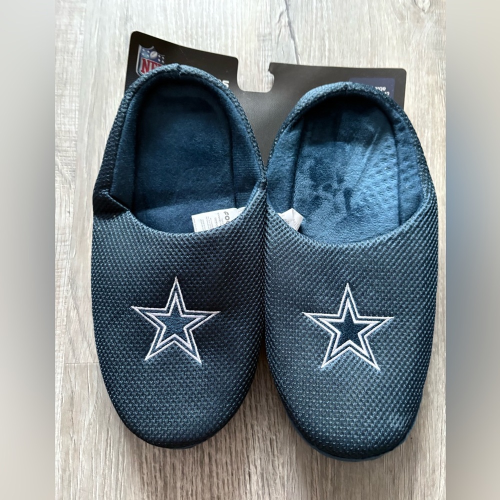 NFL MEN'S DALLAS COWBOYS SLIPPERS  size 11-12 Large house shoes